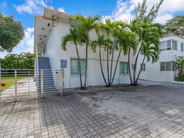 560 NE 63rd St , Miami, FL 33138