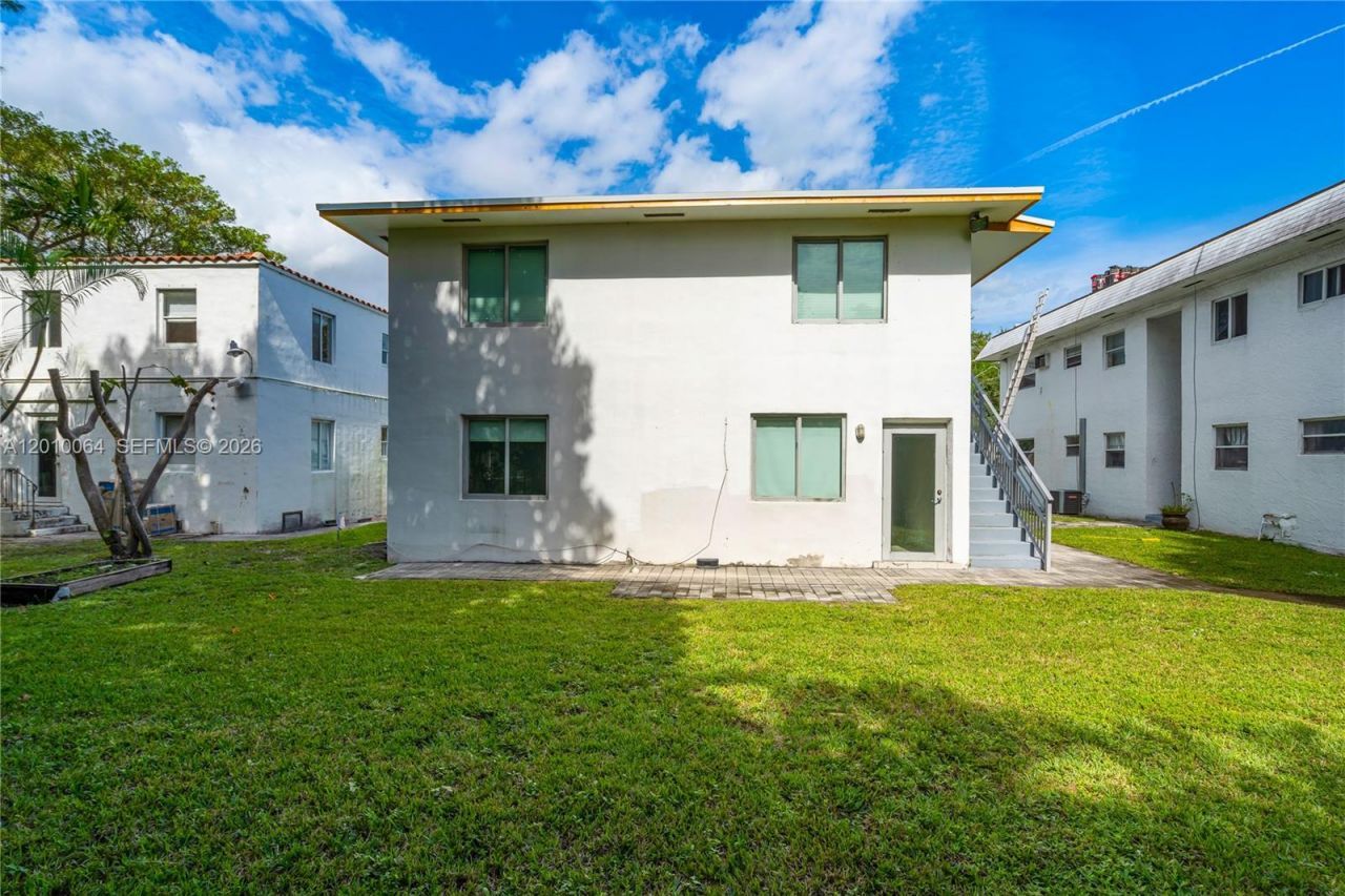 560 NE 63rd St , Miami, FL 33138 Photo