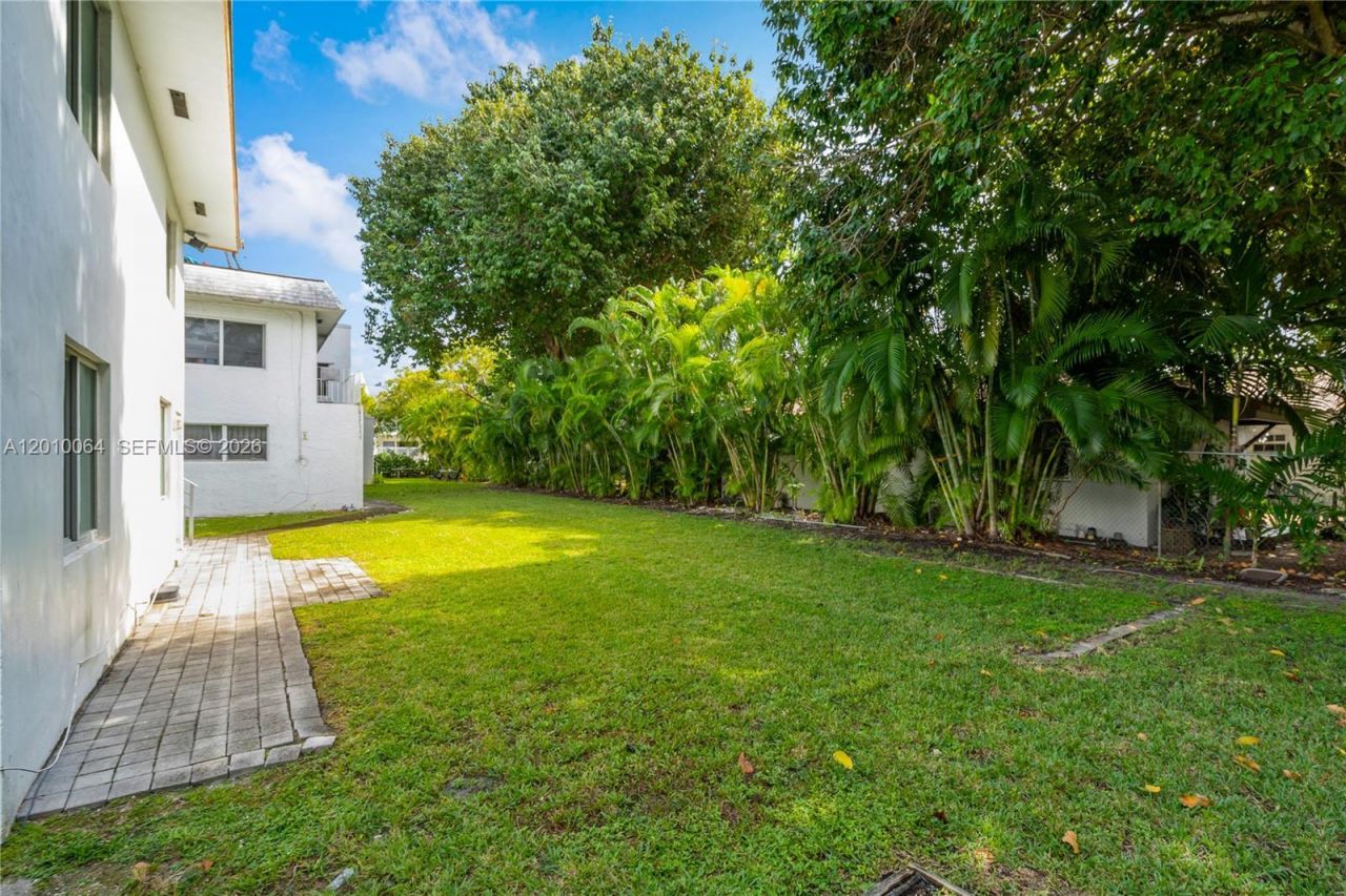 560 NE 63rd St , Miami, FL 33138 Photo