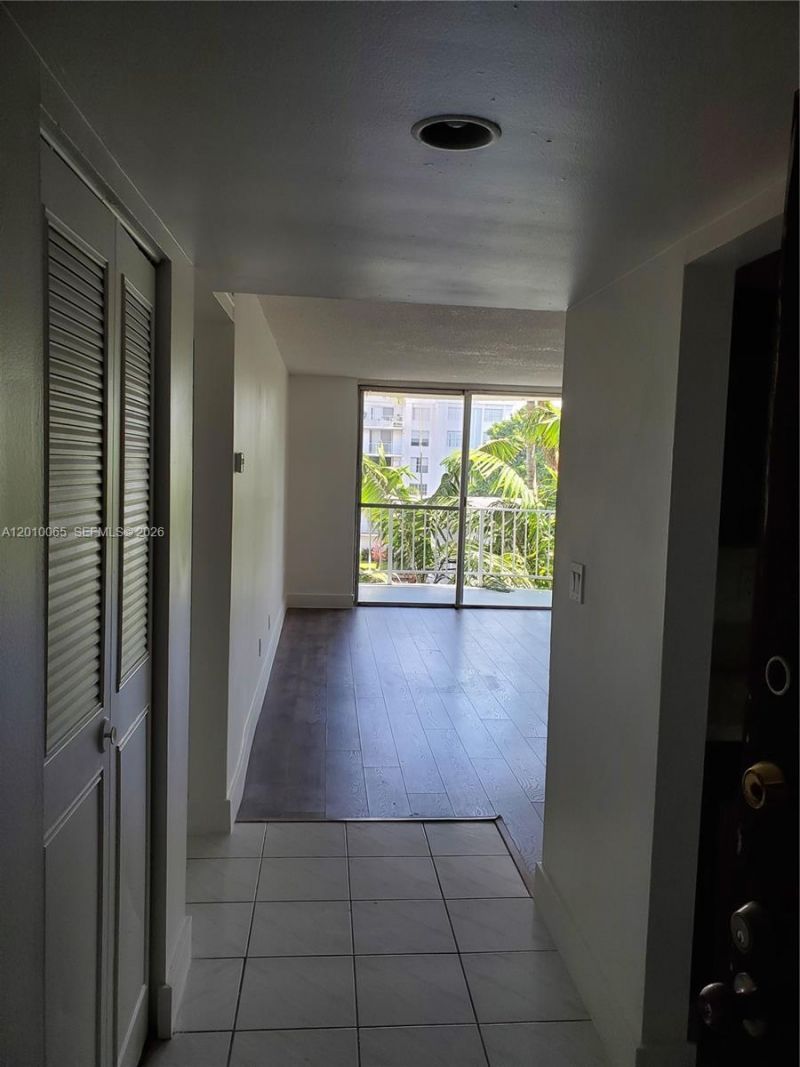 496 NW 165th St Rd , Unit D-412, Miami, FL 33169 Photo