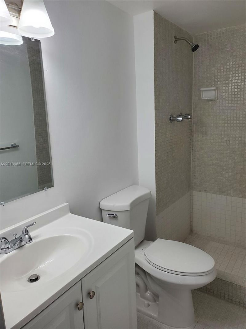 496 NW 165th St Rd , Unit D-412, Miami, FL 33169 Photo