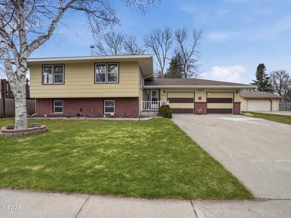 1414 RIDER Road , Grand Forks, ND 58201