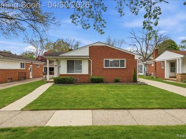 2915 Oliver Road, Royal Oak, MI 48073