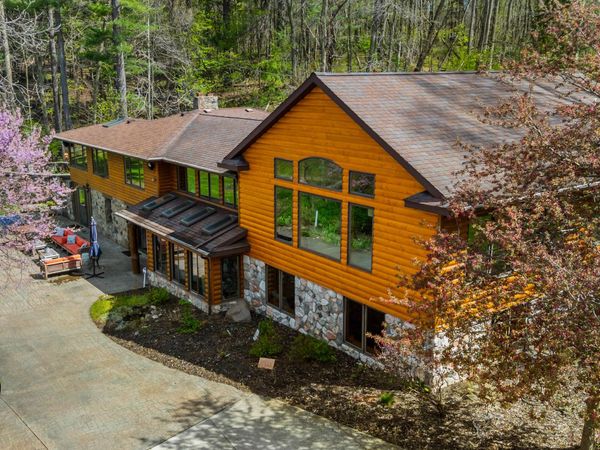 3500 Journeys End Drive, Hillsdale, MI 49242