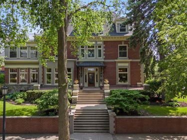 1721 Mount Curve Avenue , Minneapolis, MN 55403