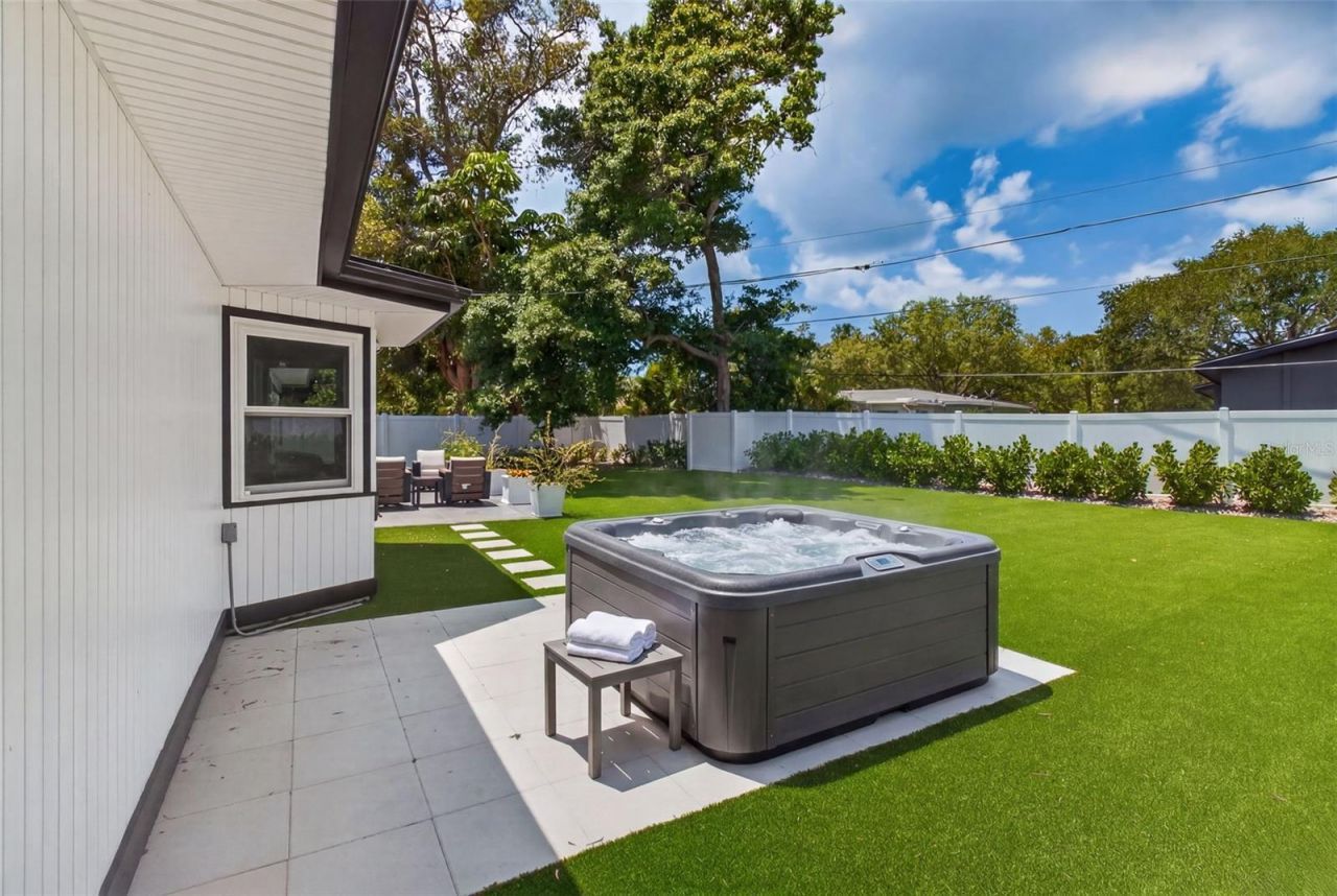 1714 Indian Rocks Road, Belleair, FL 33756 Photo