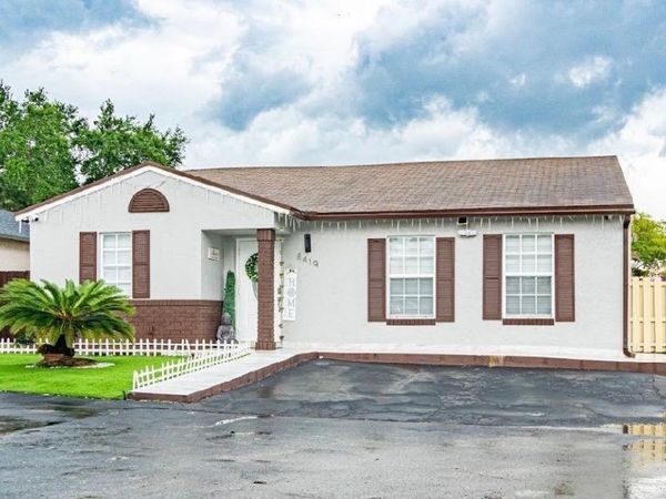 8419 NW 193RD LN , HIALEAH, FL 33015
