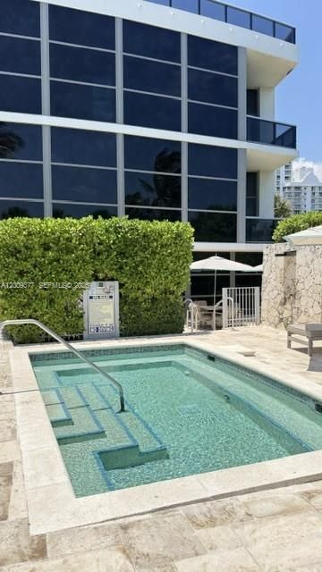 5875 Collins Ave , Unit 708, Miami Beach, FL 33140 Photo