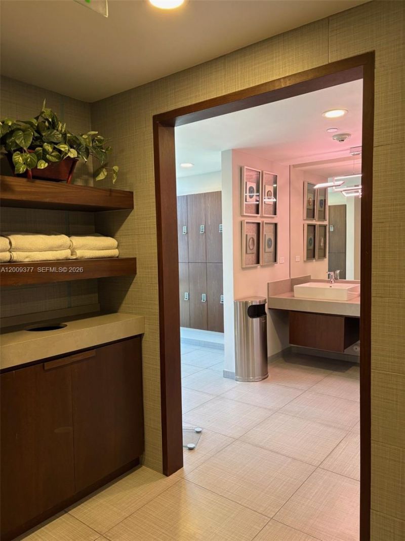 5875 Collins Ave , Unit 708, Miami Beach, FL 33140 Photo