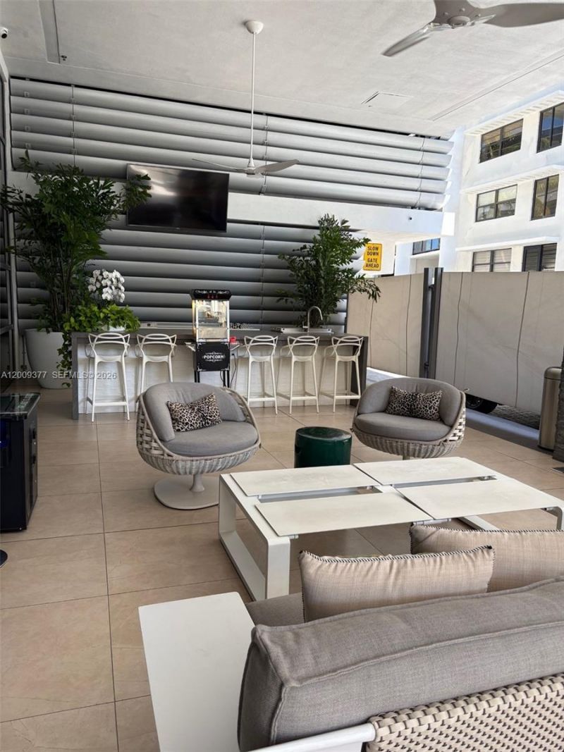 5875 Collins Ave , Unit 708, Miami Beach, FL 33140 Photo