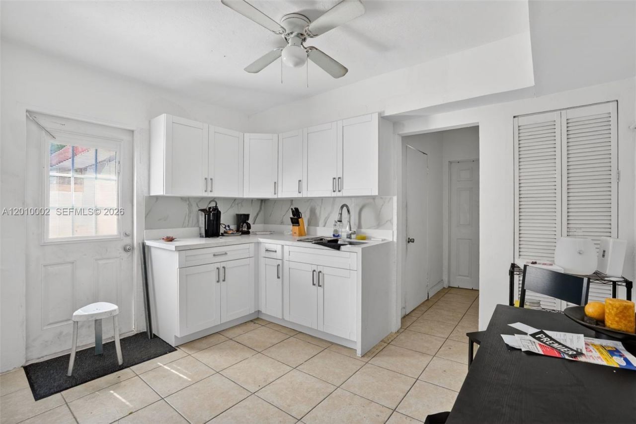 5925 SW 64th St , South Miami, FL 33143 Photo