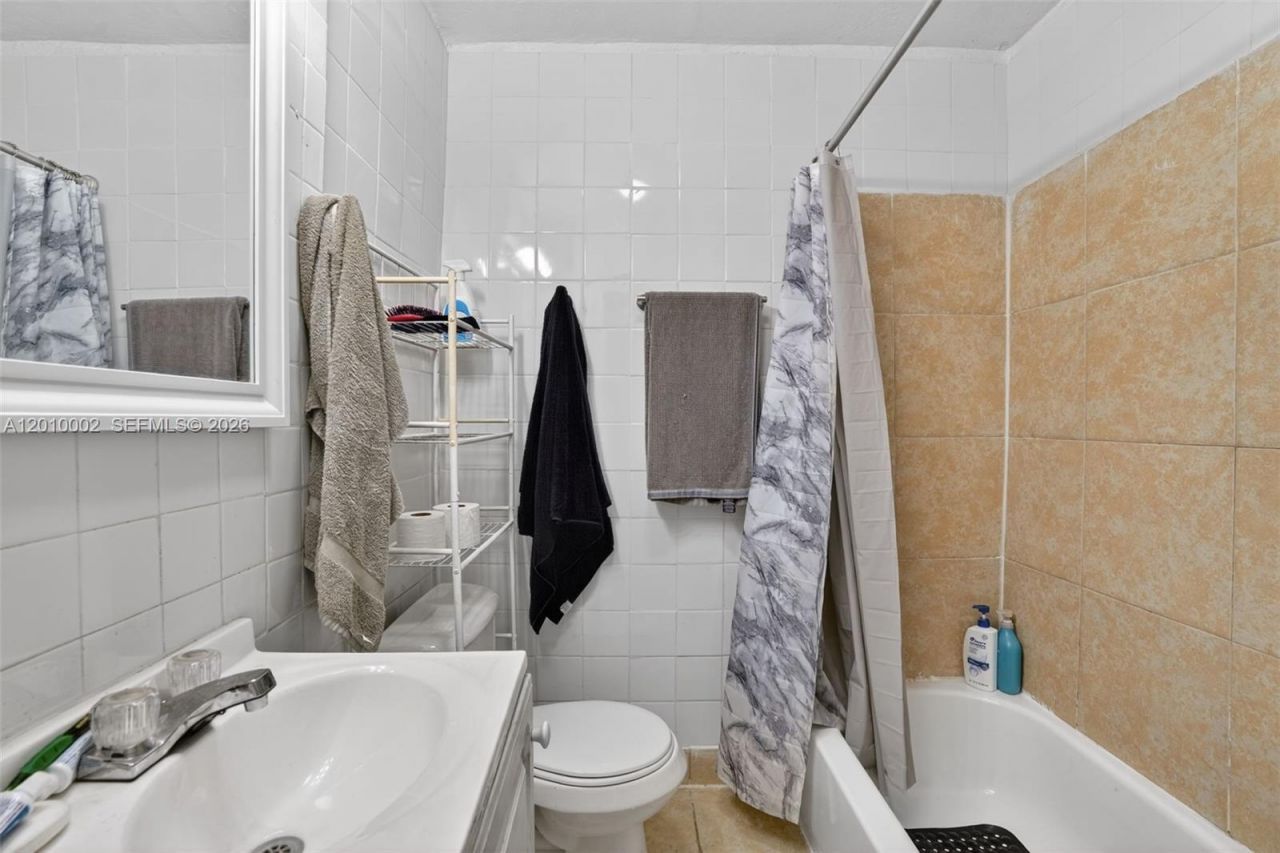 5925 SW 64th St , South Miami, FL 33143 Photo