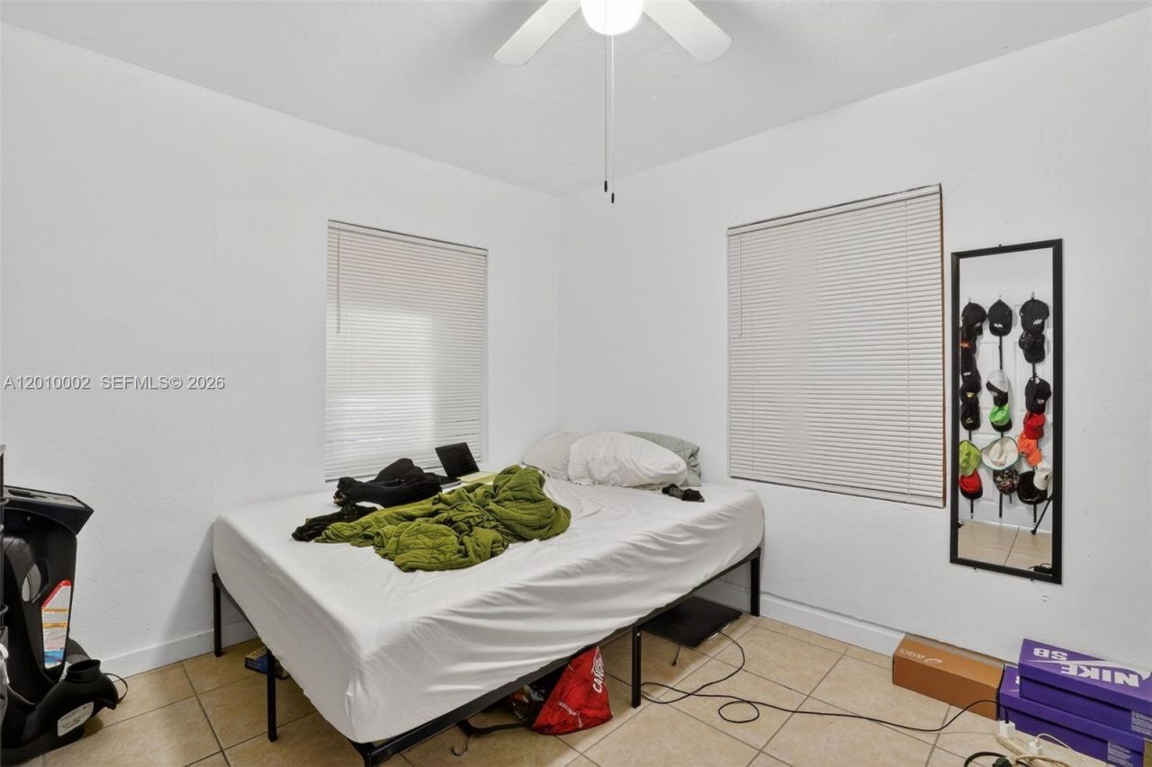 5925 SW 64th St , South Miami, FL 33143 Photo