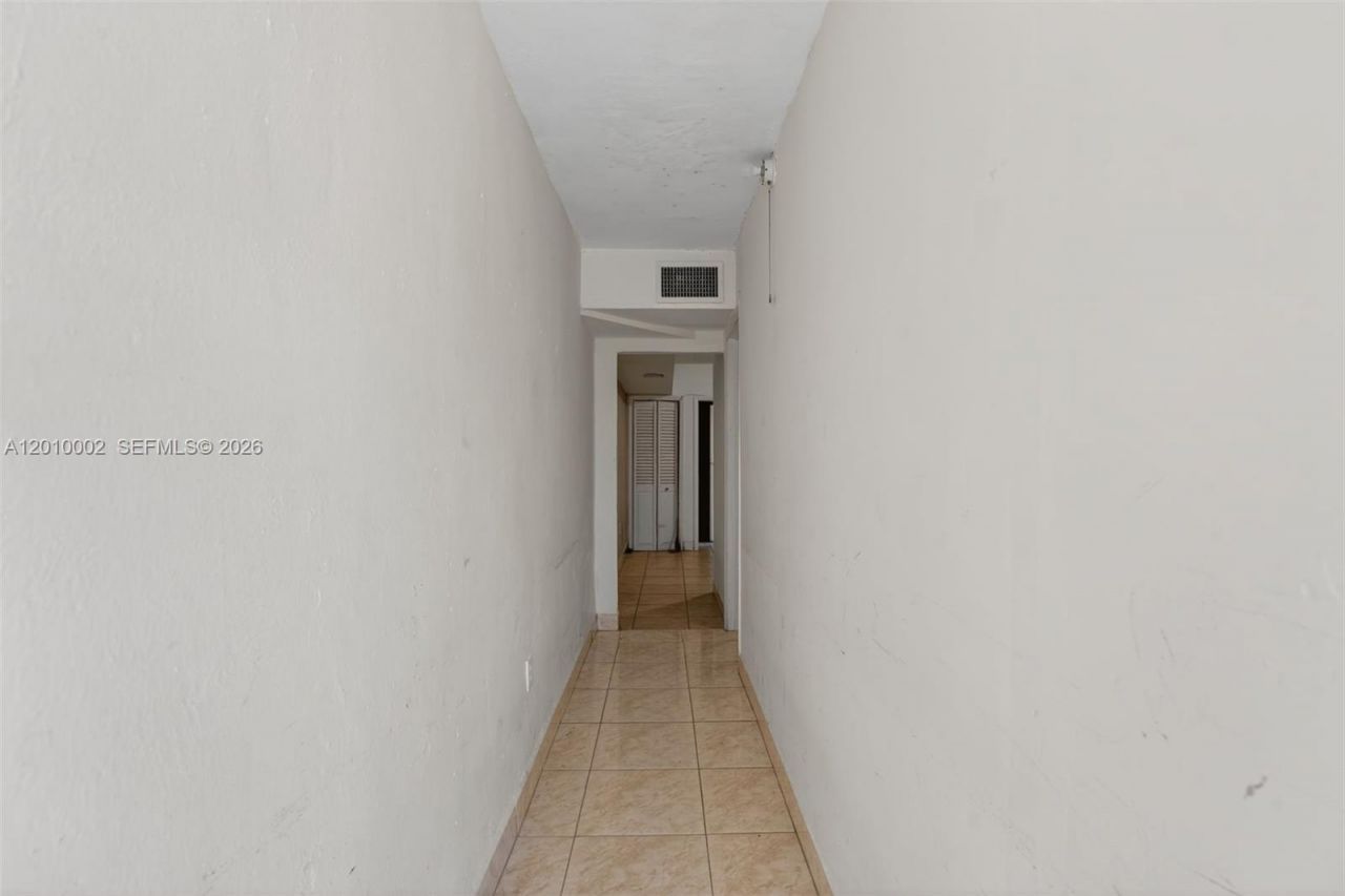 5925 SW 64th St , South Miami, FL 33143 Photo