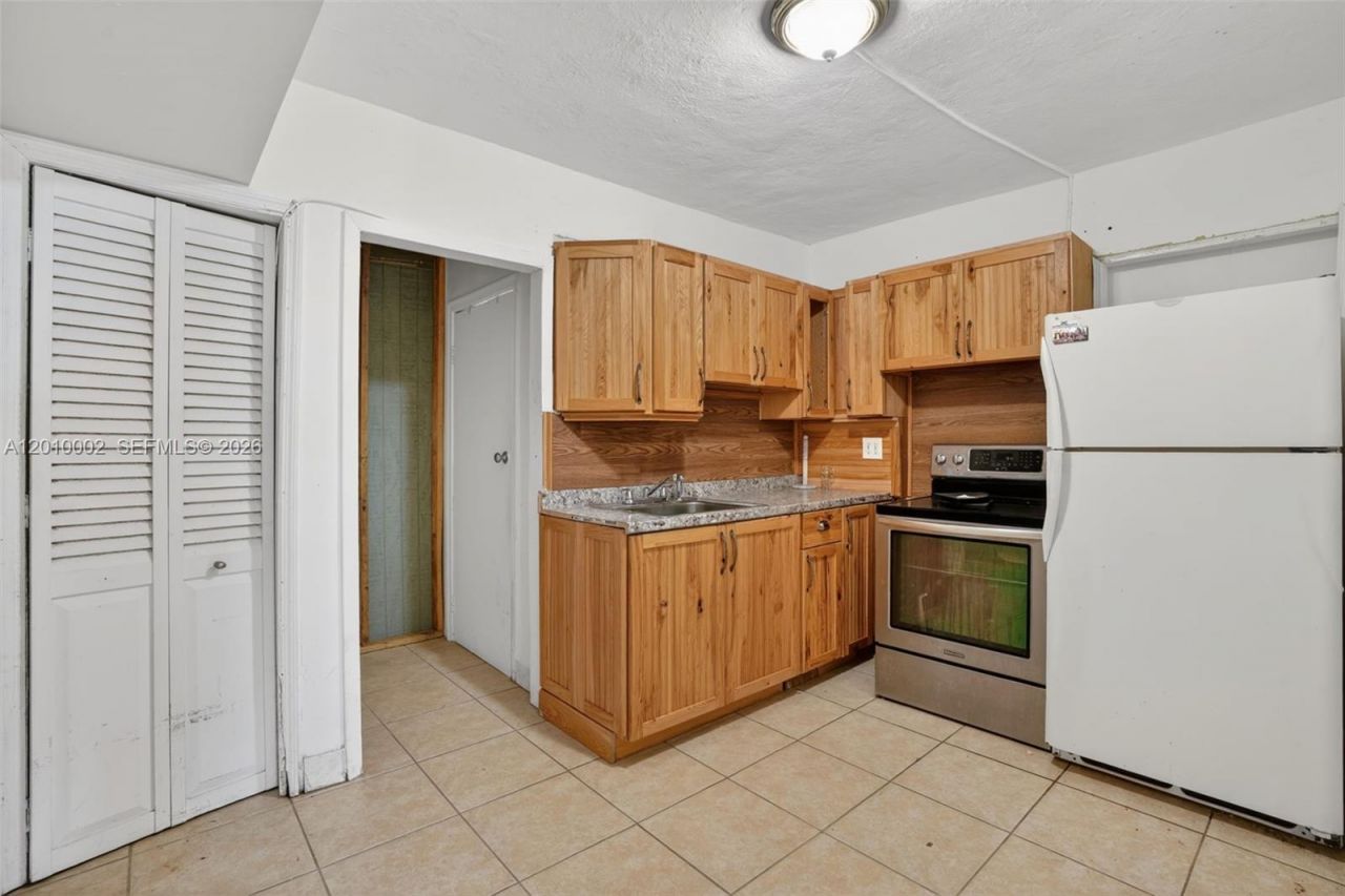 5925 SW 64th St , South Miami, FL 33143 Photo