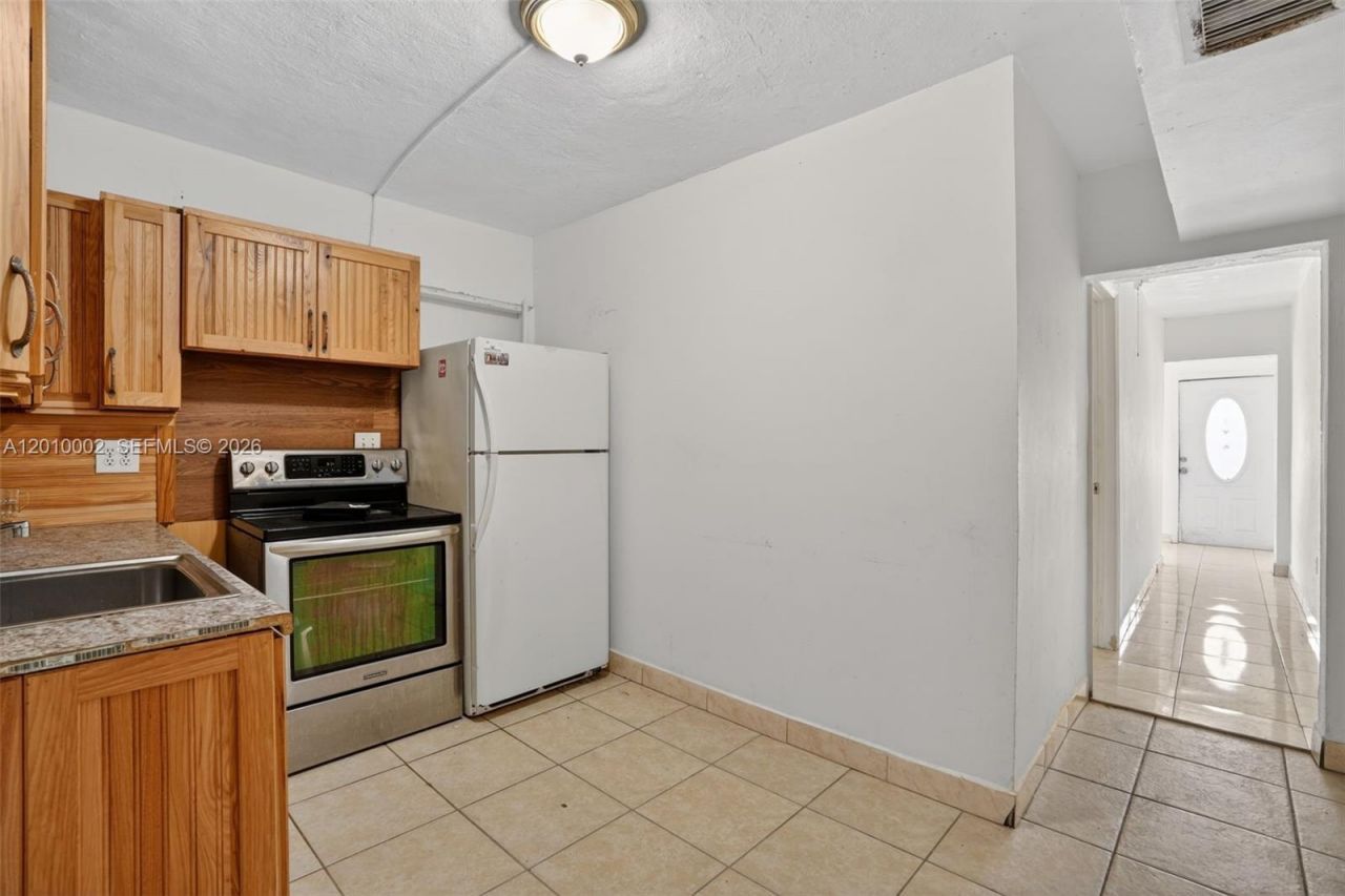 5925 SW 64th St , South Miami, FL 33143 Photo