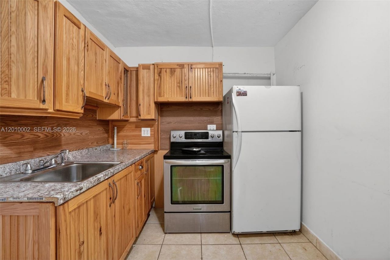 5925 SW 64th St , South Miami, FL 33143 Photo