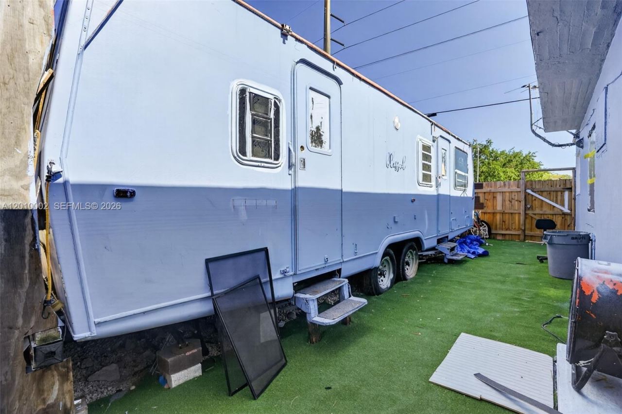 5925 SW 64th St , South Miami, FL 33143 Photo