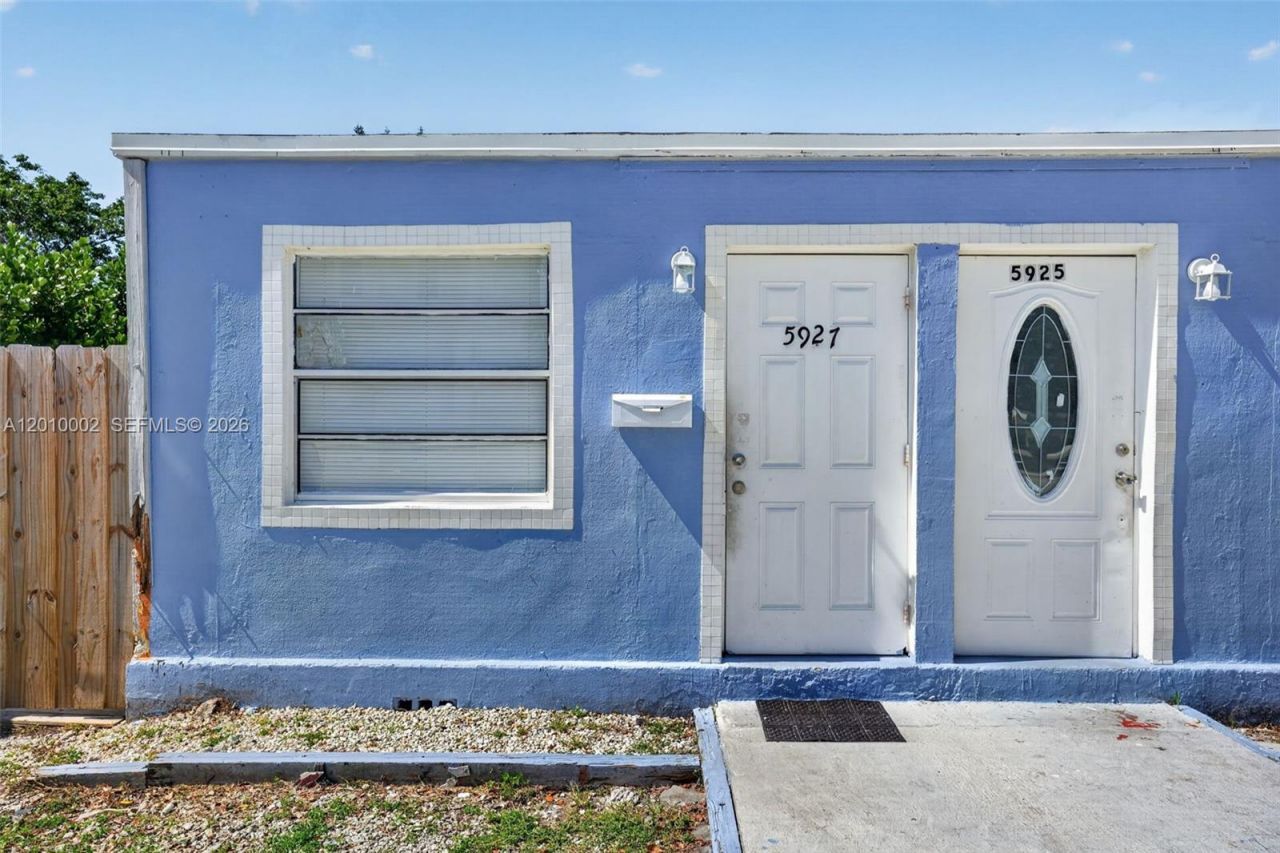 5925 SW 64th St , South Miami, FL 33143 Photo