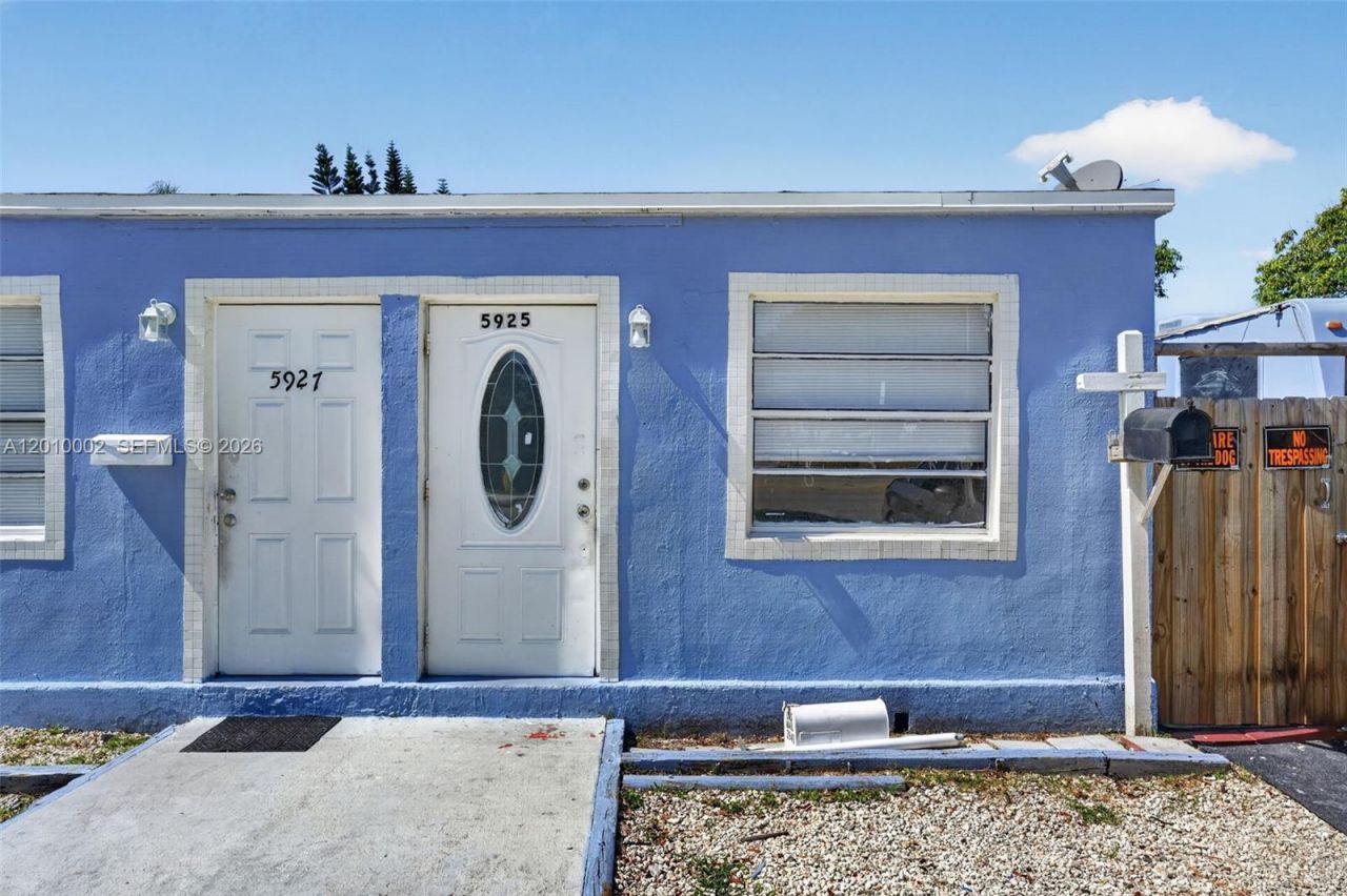 5925 SW 64th St , South Miami, FL 33143 Photo