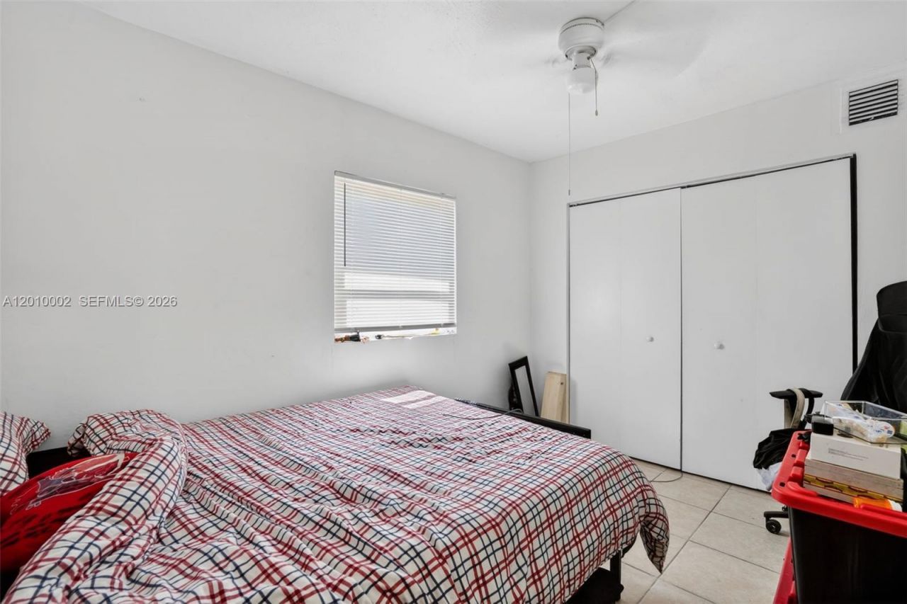 5925 SW 64th St , South Miami, FL 33143 Photo