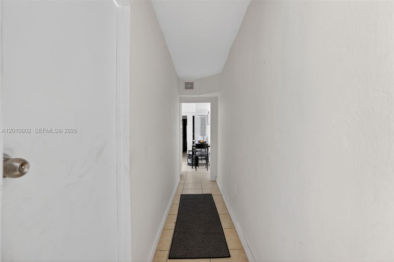 5925 SW 64th St , South Miami, FL 33143 Photo