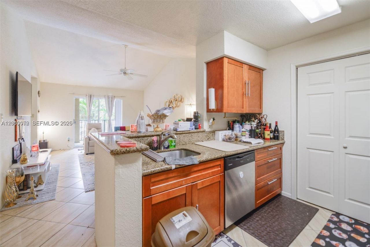 875 Riverside Dr, Unit 735, Coral Springs, FL 33071 Photo