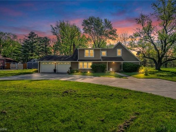 8689 Stearns Road , Olmsted Twp, OH 44138