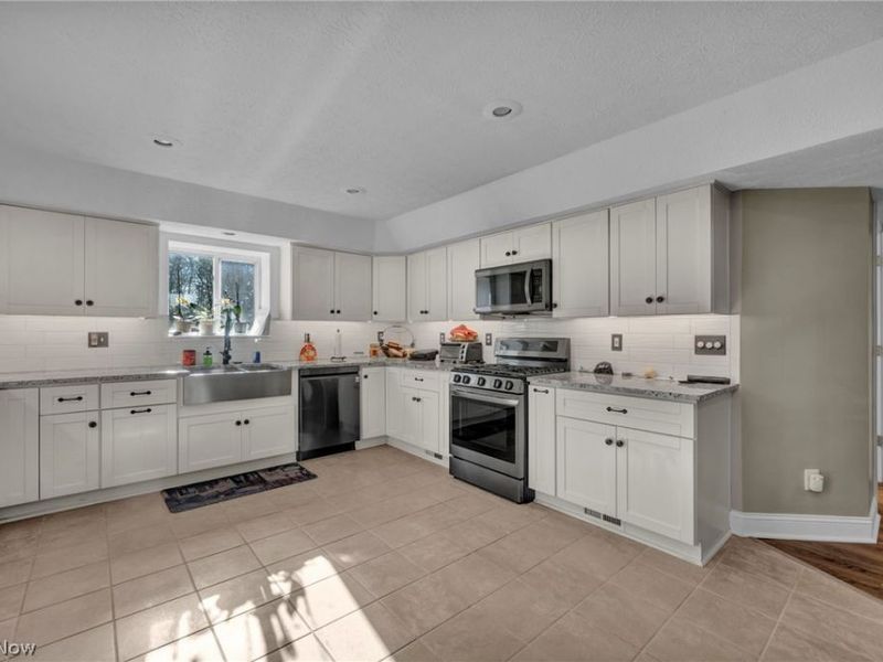 8689 Stearns Road , Olmsted Township, OH 44138 Photo 10