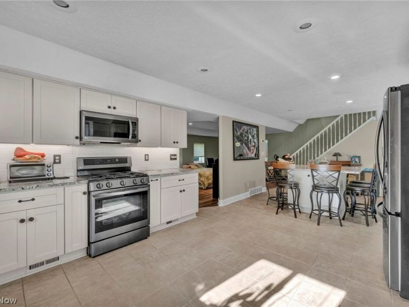 8689 Stearns Road , Olmsted Township, OH 44138 Photo 11