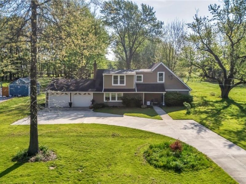 8689 Stearns Road , Olmsted Township, OH 44138 Photo 2