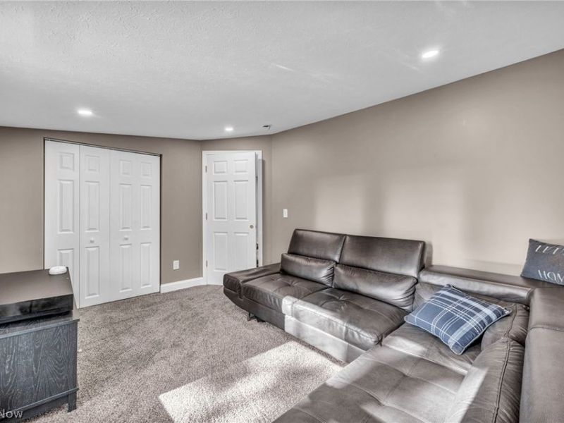 8689 Stearns Road , Olmsted Township, OH 44138 Photo 22