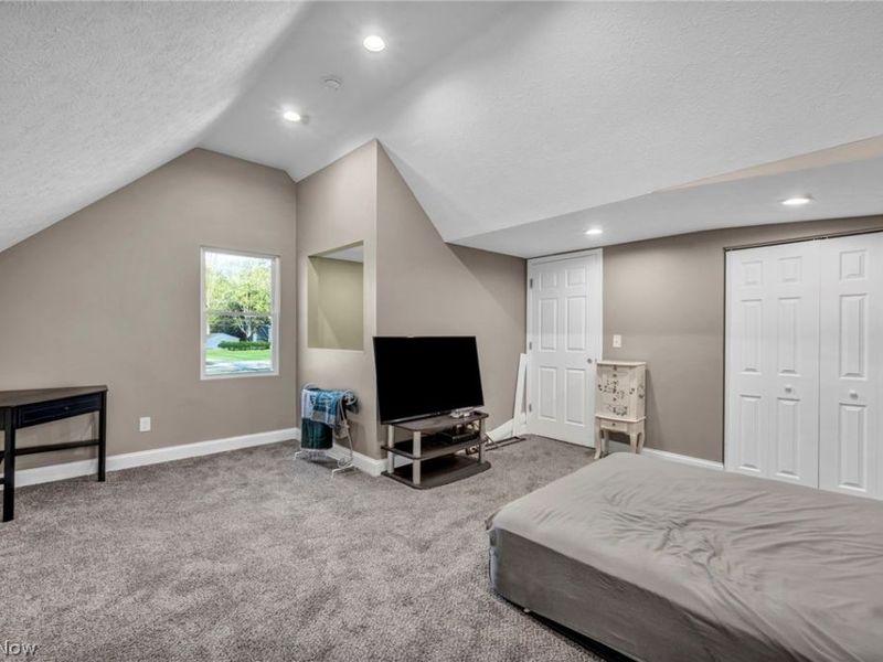 8689 Stearns Road , Olmsted Township, OH 44138 Photo 24