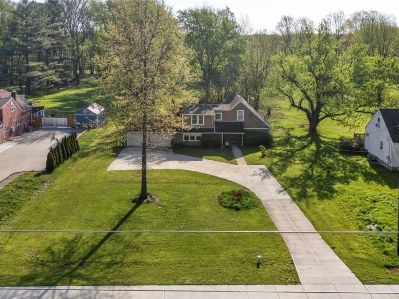 8689 Stearns Road , Olmsted Township, OH 44138 Photo 7