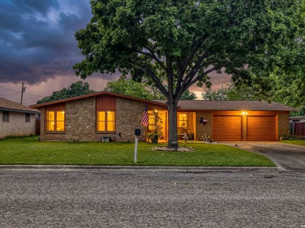 741 N SKYLANE DR, Uvalde, TX 78801