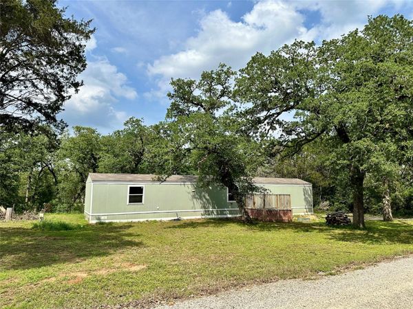 104 Shoshoni DR , Smithville, TX 78957