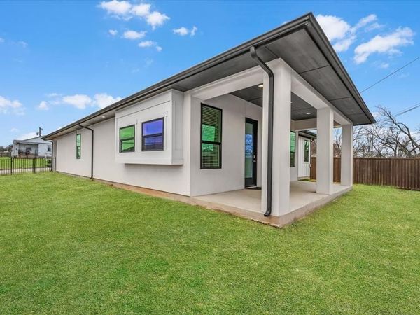 2561 Burton Avenue, Fort Worth, TX 76105