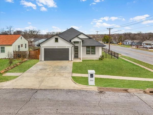 2561 Burton Avenue, Fort Worth, TX 76105