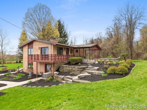 9391 Summit Avenue NE, Rockford, MI 49341