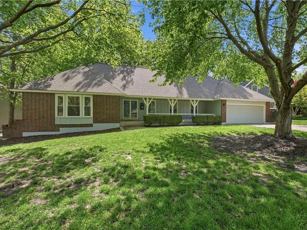 600 NE Golfview Drive, Blue Springs, MO 64014