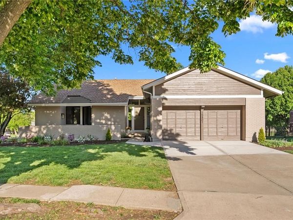 15801 Dearborn Street, Overland Park, KS 66223