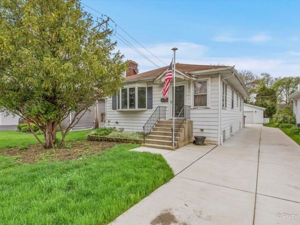 217 W School Street , Villa Park, IL 60181