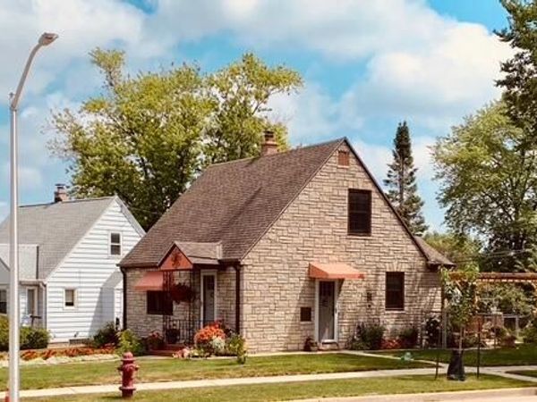 2876 86th STREET, West Allis, WI 53227