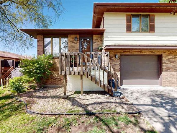 1427 Dolen Pl., Iowa City, IA 52246