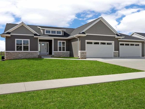 3009 Prairielight Ct, Hiawatha, IA 52233