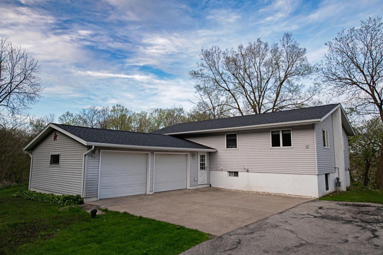 16208 Denzer Road , Minnesota City, MN 55959
