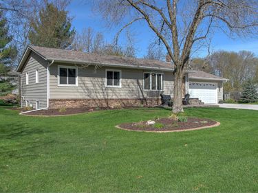 3125 Kenwood Street S, Cambridge, MN 55008