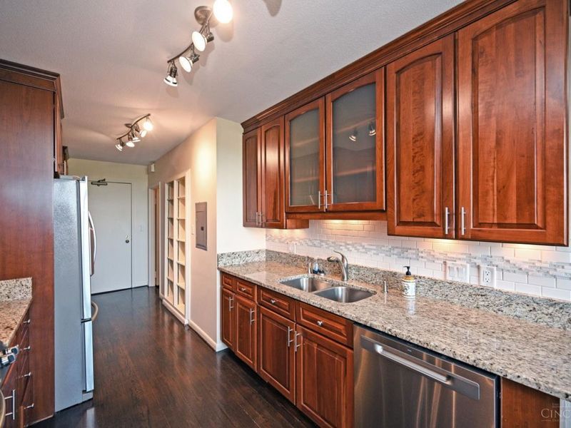 2444 Madison Road, Unit 1410, Cincinnati, OH 45208 Photo 21