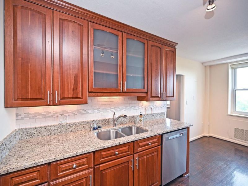 2444 Madison Road, Unit 1410, Cincinnati, OH 45208 Photo 24