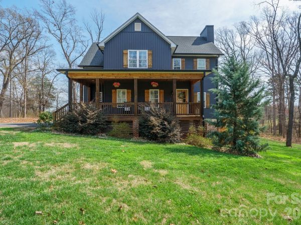 160 Mullis Road , Harmony, NC 28634